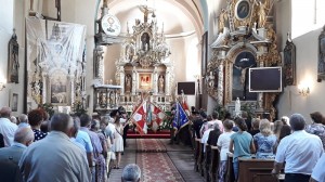 Msza święta w kościele parafialnym w Olesznie