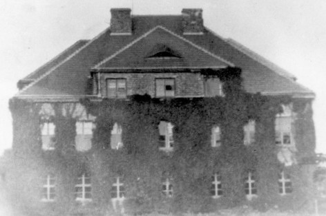 Budynek szkolny w 1950 roku
