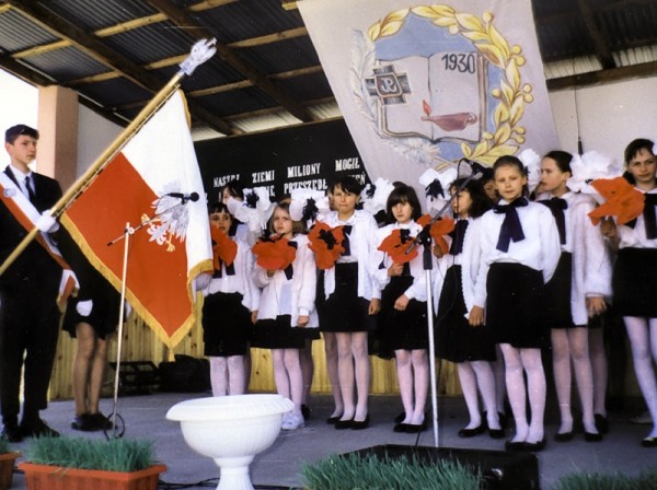Uroczystość nadania szkole sztandaru - rok 1993