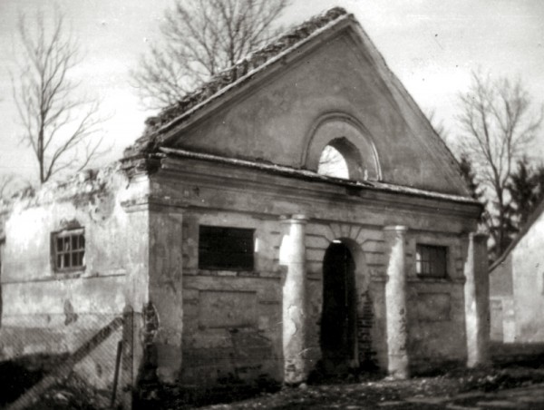 Ruina wozowni przy dworze Niemojewskich