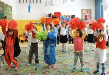 Taniec „ Samba” w wykonaniu dziewczynek.
